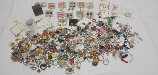 Assorted large lot of earings