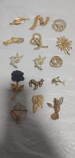 Assorted lot of gold toned pins/broaches