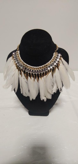 Decorative feathered necklace