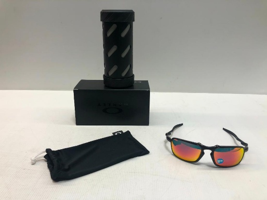 Oakley Badman - Dark Carbon w/Ruby Iridium Polarized Lenses