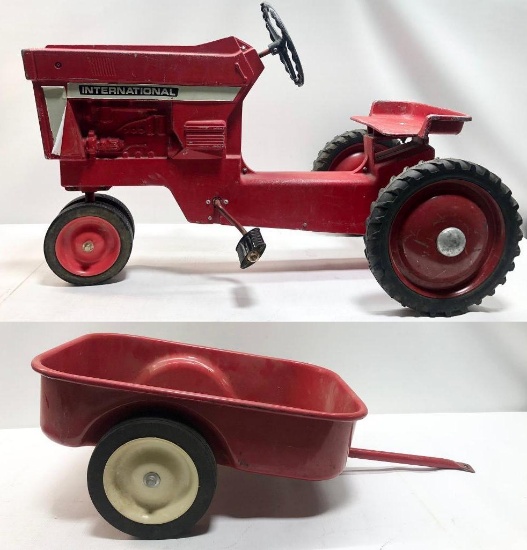 Ertl International Pedal Tractor w/Trailer