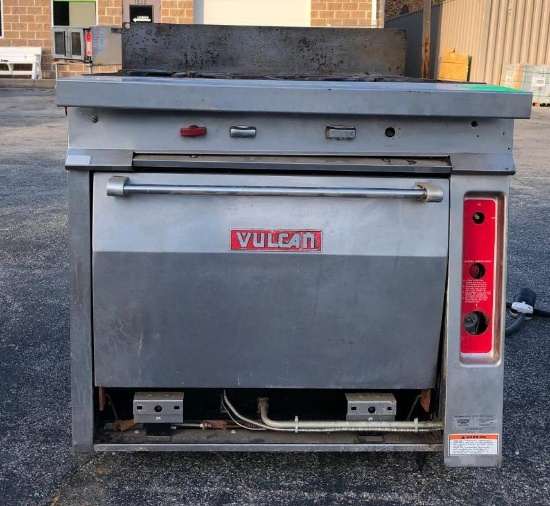 Vulcan 4-Burner Gas Range and Oven, Clean