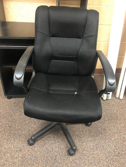 Nice Clean Office Chair Sold by Office Depot, w/ Fixed Arms, Padded, Adjustable, Good Cond.