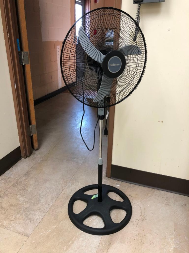 Holmes Pedestal Fan 18in, HSF 1810, Variable Speed | Industrial Machinery &  Equipment Business Liquidations Gym Liquidations | Online Auctions |  Proxibid