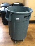 Brute Trash Can w/ Dolly