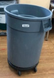 Brute Trash Can w/ Dolly