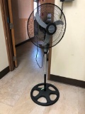 Holmes Pedestal Fan 18in, HSF 1810, Variable Speed