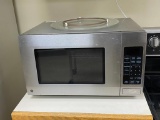 GE Microwave Oven 1150 Watt, 1.6 Cu.Ft. Model: JES1656SR2SS