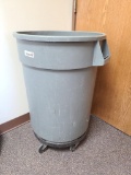 Brute HD Trash Can w/ Dolly