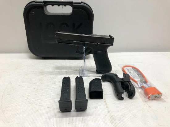 Glock Model 17 Gen 5, Blue Label SN: BGEU205 - w/ 3 Mags, Factory Case,MSRP:$425.00