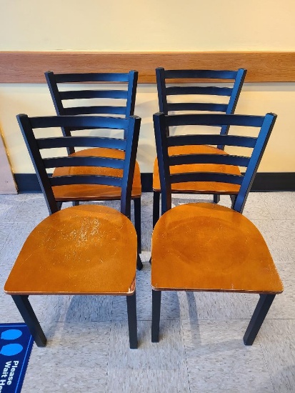 Lot of 4 Resturant Chairs, 4xs$, Metal Frame, Ladder Back, Wooden Seat