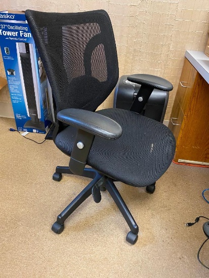Very Nice Quality Office Chair, Black, Adjustable Components, Very Clean