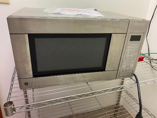 GE Microwave Oven Model: JES2242 w/ Manual, Mfg. 2013, Stainless Steel w/ Black Trim