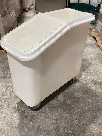 Cambro IBS20 Mobile Ingredient Bin 21, Slant Top, 21 Gallon Capacity