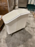 Cambro IBS20 Mobile Ingredient Bin 21, Slant Top, 21 Gallon Capacity