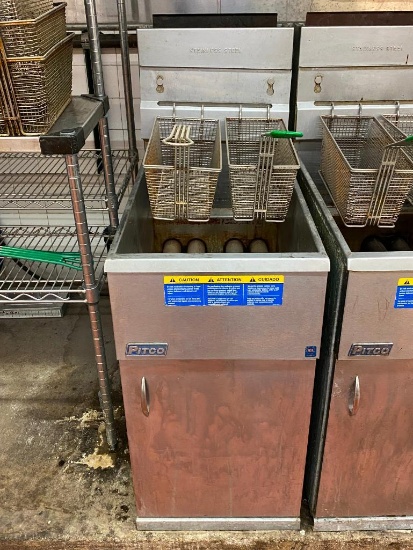 Pitco Frialator Model 40D - 40lb Natural Gas Floor Fryer, Clean, Drained, 2 Baskets