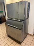 Manitowoc Model SY1604A Ice Maker w/ Model B970 Ice Bin Hopper