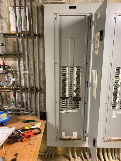 Siemens P3 800 Amps Max Panel, Full of Breakers, Cat. No. P2E68ML800ATS