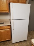 Hotpoint 18 Cubic Feet White Top/Bottom Refrigerator / Freezer Model: HTS18BCMBRWW