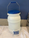 CHOICE Ice Transport Bucket w/ Handle & Lid, Brand New