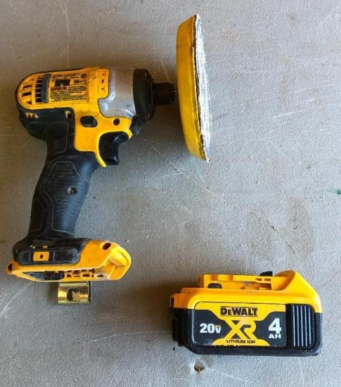 DeWalt 20v XR Lithium Ion Cordless Battery Operated Polisher / Buffer, 4amp Battery, No Charger