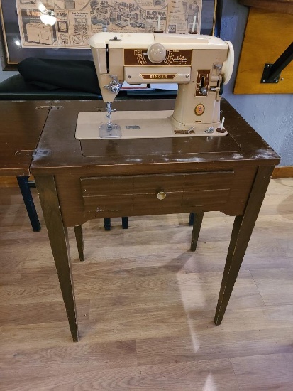 Vintage Singer Sewing Machine 401A, Folds into Table