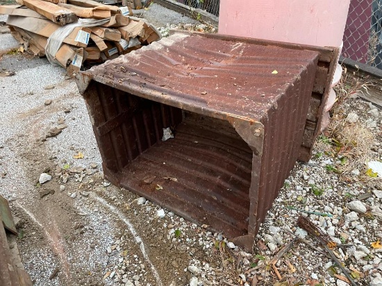 Steel Material Handing Basket, Area for Forks to Lift