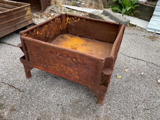 Steel Material Handing Basket, Area for Forks to Lift