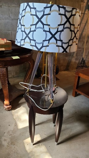 Side Table w/ Contemporary Lamp