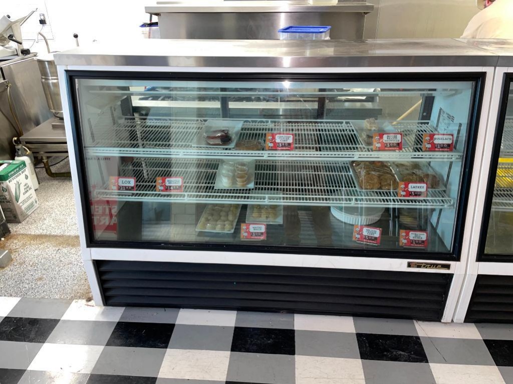 true deli case for sale