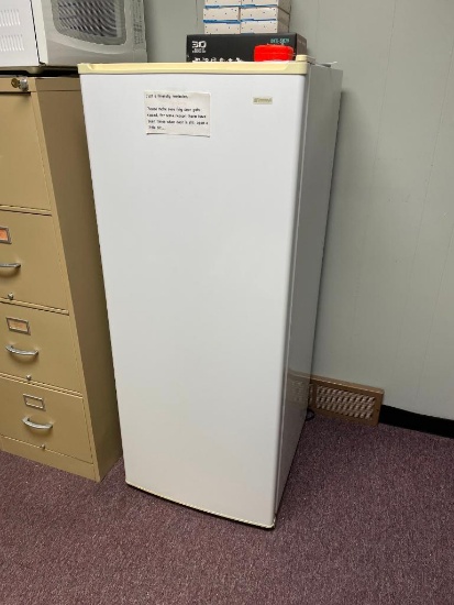Kenmore Model: 564.61912401 Refrigerator, White, 53.5in Tall, Works Great