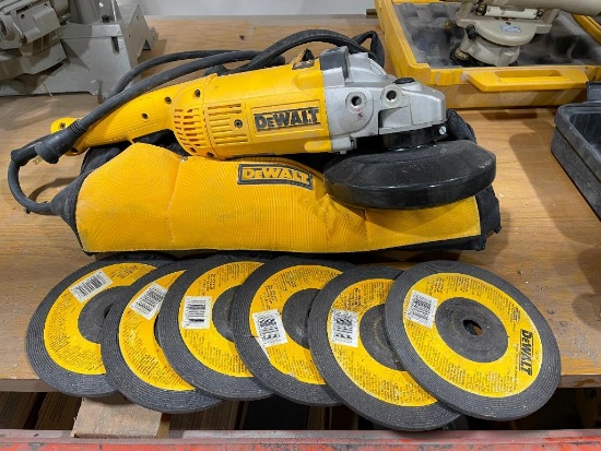 DeWalt D28474 - 7in Angle Grinder w/ Tool Bag & 6 Spare Grinding Wheels