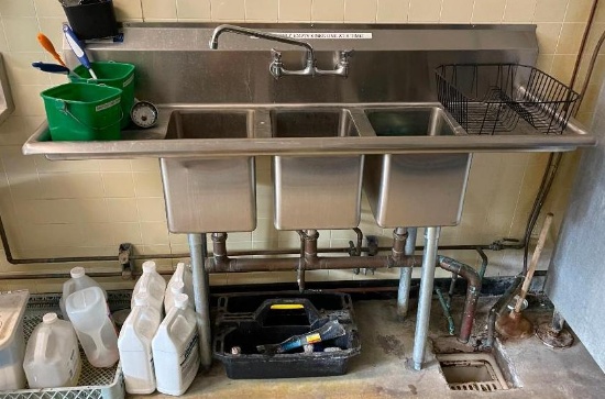 Regency 3-Compartment Deep Well Sink w/ Side Return Tables, 58in x 18in x 36/43in H x 10in Deep