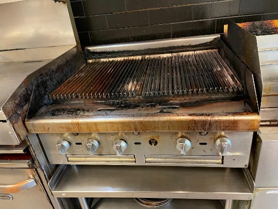 South Bend Charbroiler 6 Burner, 36in x 24in Cook Surface (1 Missing Knob)