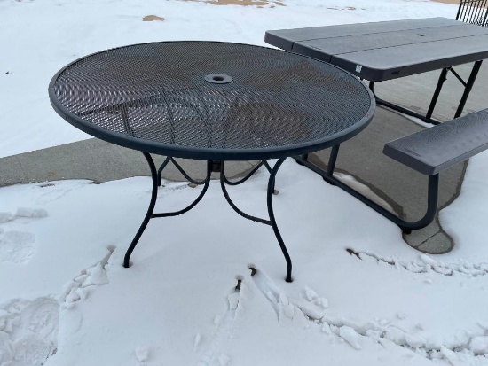 Mesh Metal Outdoor Round Patio Table - 44in