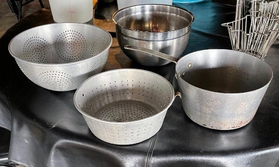2 Strainers/Colanders, Mixing Bowl, Sauce Pot