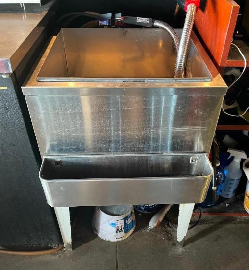 Ice Bin w/ Cold Plate & Speed Rail, 35in H x 23in x 22in