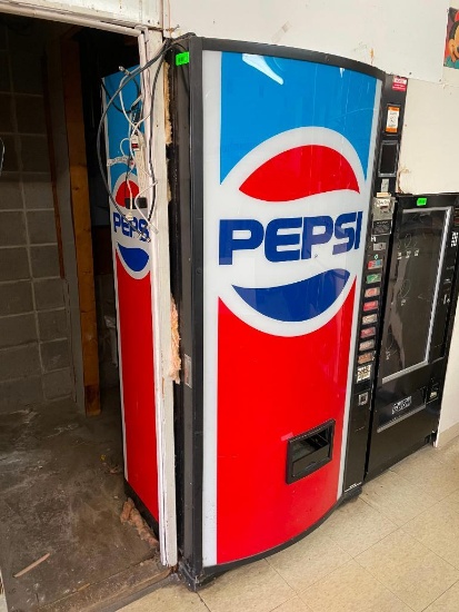 Soda Pop Vending Machine - Dixie-Narco Model DNCB 368MC/216-8 PE2294 (No Keys)