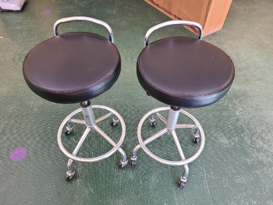 Lot of 2 Exam Stools, Sold 2x$
