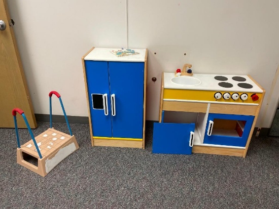 Childs Play Kitchen (1 Door is Disconnected- 2039