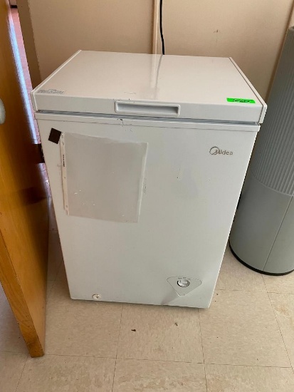 Midea Chest Freezer Model: WHS-129C1, 3.5 Cubic Feet