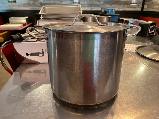 WINCO Induction Ready Stainless Steel SST-20 - 1610 20 Quart Stock Pot, NSF - With Lid