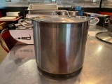 WINCO Induction Ready Stainless Steel SST-20 - 1610 20 Quart Stock Pot, NSF - With Lid