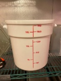 Lot of 6 - 18 Quart Round Bin Food Containers w/ Lids