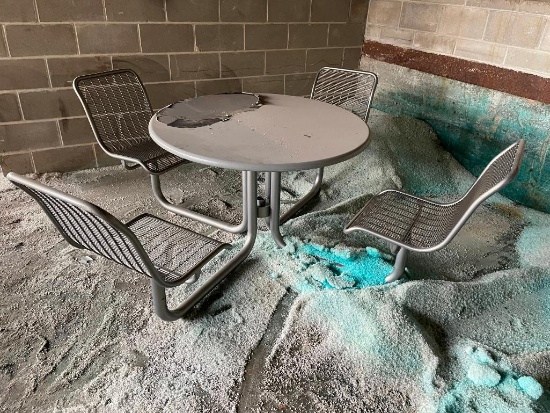 Metal Picnic Table, 4 Connected Seats, Table Top Has Peeling Paint