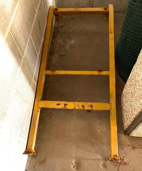 Heavy Duty Steel 2-Step Building Mount Ladder