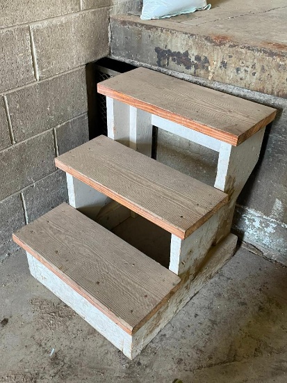 Stair Tread Unit / Wooden Steps