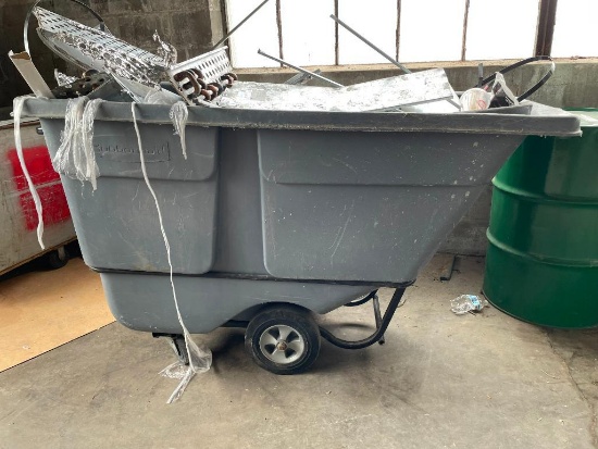 Rubbermaid Commercial 1 Cu. Yd. Tilt Truck