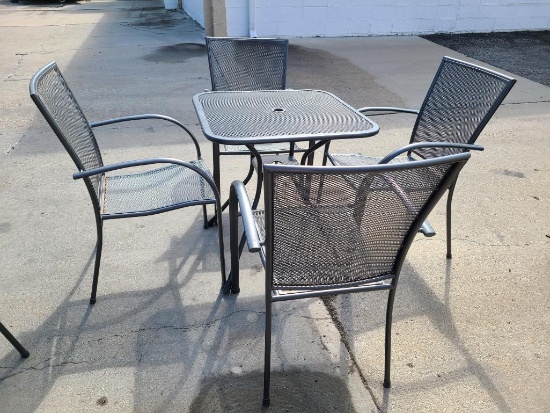 Metal Outdoor Patio Table w/ 4 Chairs (Table 28in Square)