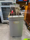 Vulcan Model: LG300 35-40LB Gas Floor Fryer w/ 3 Fryer Baskets,